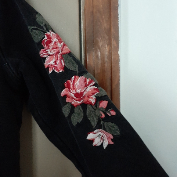 Embroidery Jean Jacket - Picture 2 of 6